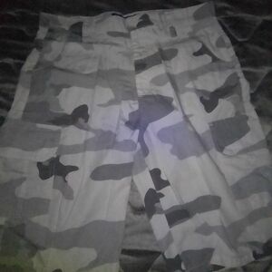 Enyce Men's Gray and White Camo Cargo Shorts